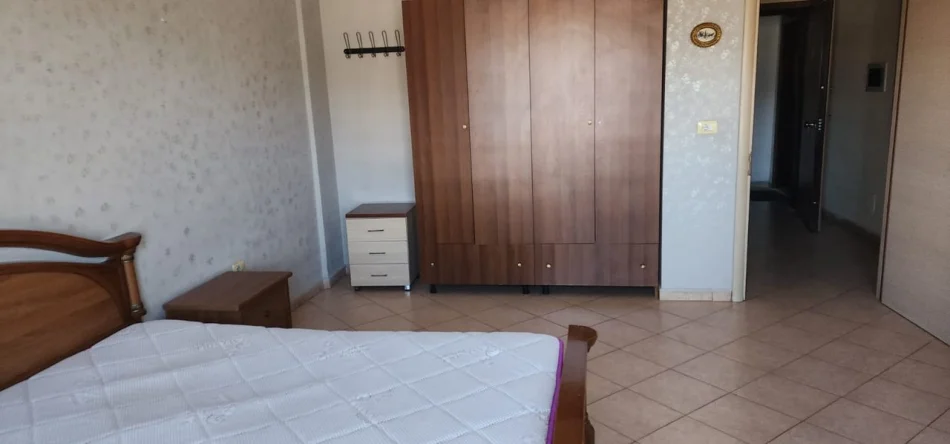 Tirane, jepet me qera apartament 1+1 Kati 2, 75 m² 380 € (Rruga Jordan Misja)