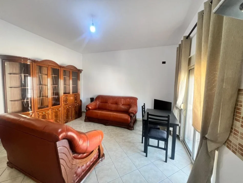 Tirane, jepet me qera apartament 1+1 Kati 2, 75 m² 500 € (Siri Kodra)