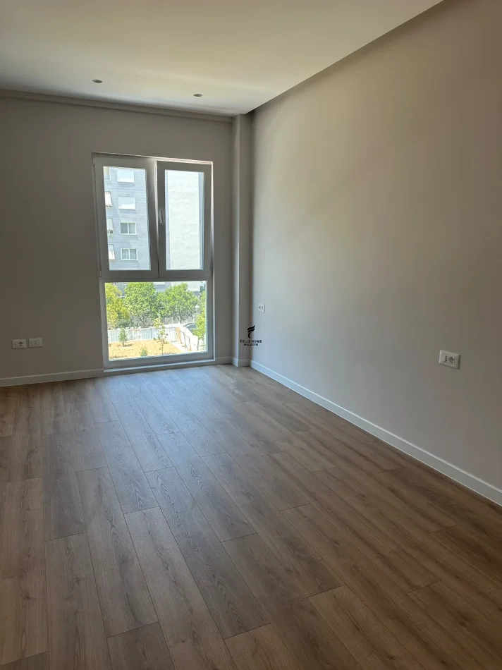 Tirane, jepet me qera apartament 1+1 Kati 2, 75 m² 750 € (KOMUNA E PARISIT)