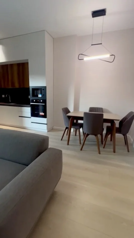 Tirane, jepet me qera apartament 1+1 Kati 2, 75 m² 900 € (Rruga e Kosovareve)