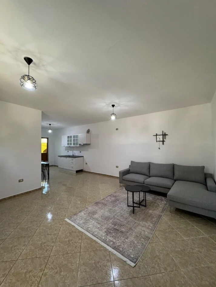 Tirane, jepet me qera apartament 1+1 Kati 2, 80 m² 400 € (Ali Demi)