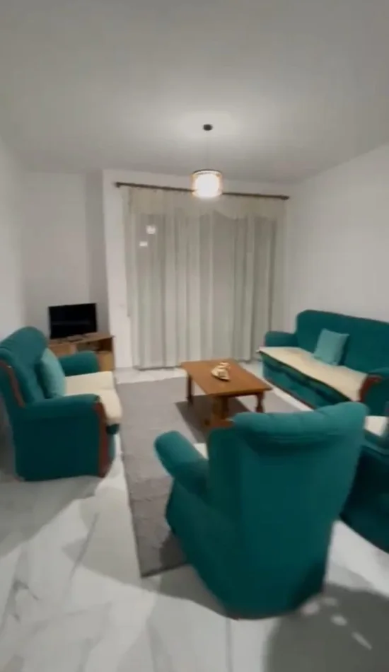 Tirane, jepet me qera apartament 1+1 Kati 2, 80 m² 500 € (Rruga 5 Maji)