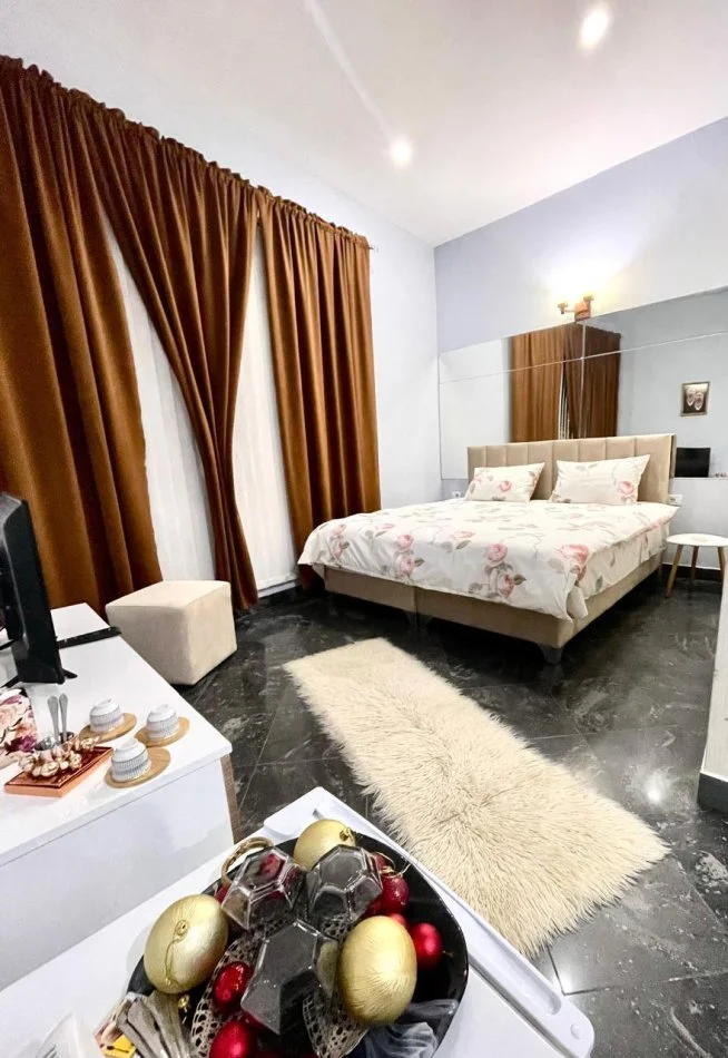 Tirane, jepet me qera apartament 1+1 Kati 2, 80 m² 950 € (RRUGA E DIBRES)