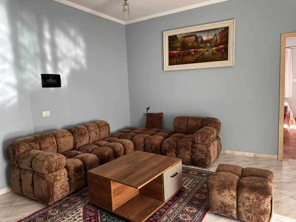 Tirane, jepet me qera apartament 1+1 Kati 2, 85 m² 330 € (KODRA E PRIFTIT)