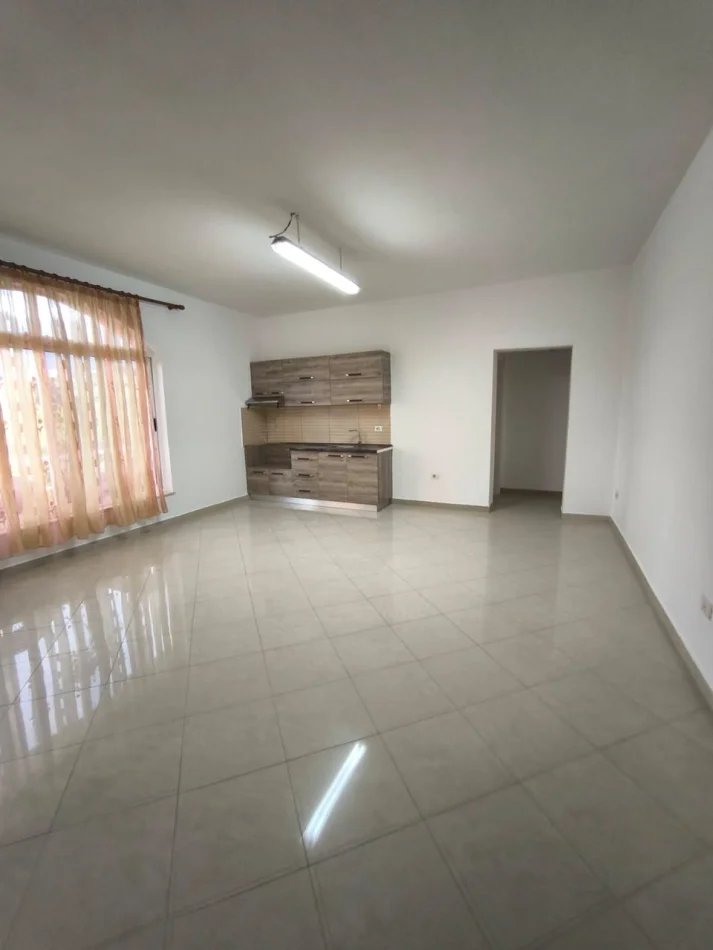 Tirane, jepet me qera apartament 1+1 Kati 2, 90 m² 320 € (Kodra E. Priftit)