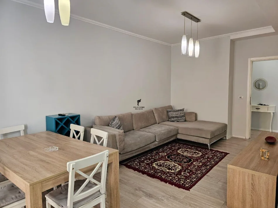 Tirane, jepet me qera apartament 1+1 Kati 3, 120 m² 800 € (LIQENI I THATE)