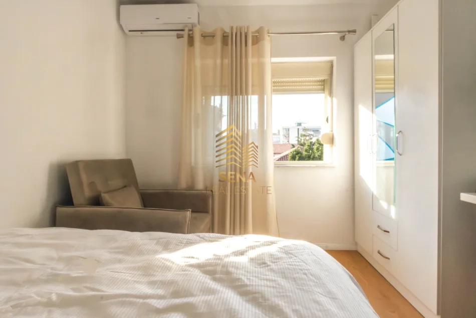 Tirane, jepet me qera apartament 1+1 Kati 3, 25 m² 500 € (Vasil Shanto)