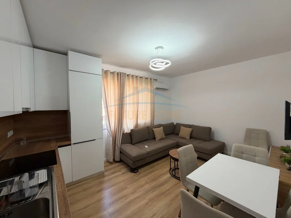 Tirane, jepet me qera apartament 1+1 Kati 3, 45 m² 750 € (Qender ,)
