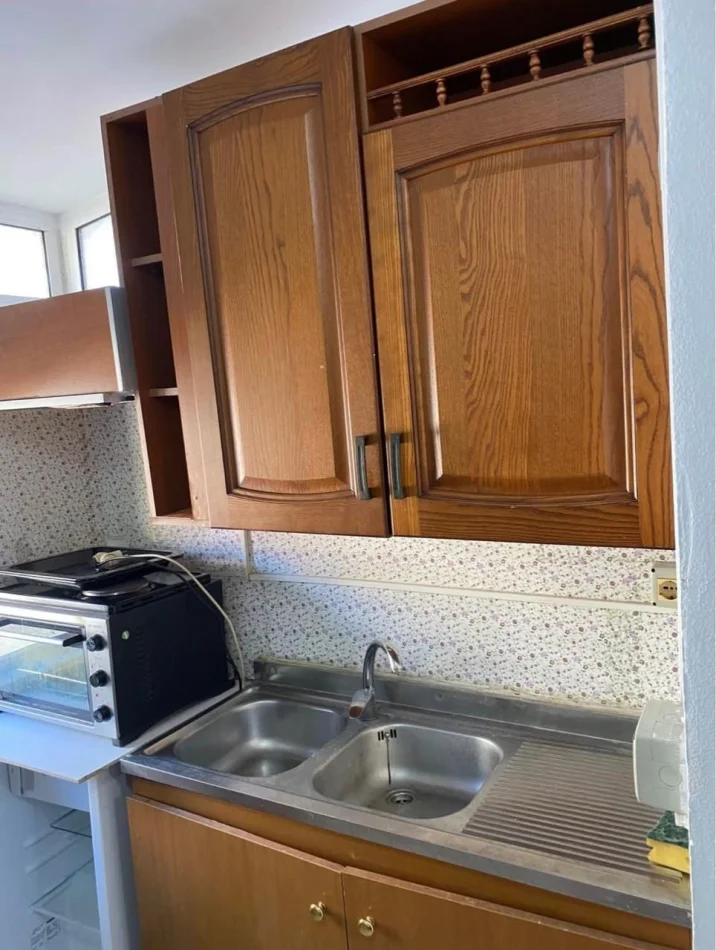 Tirane, jepet me qera apartament 1+1 Kati 3, 50 m² 320 € (Avni Rustemi Square)