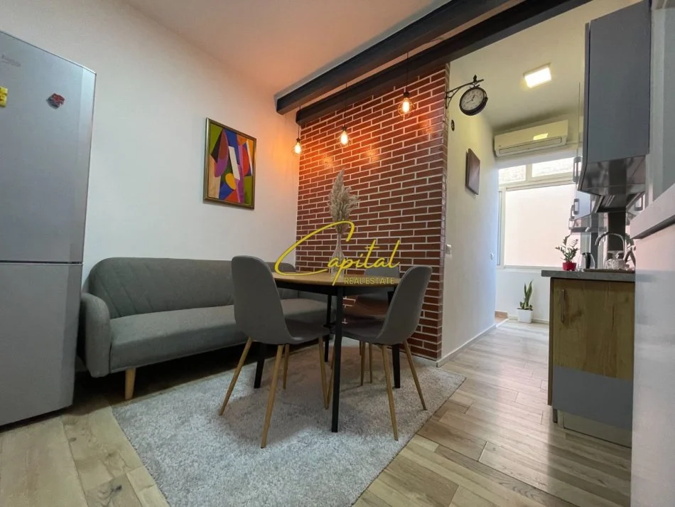 Tirane, jepet me qera apartament 1+1 Kati 3, 50 m² 600 € (MYSLYM SHYRI)