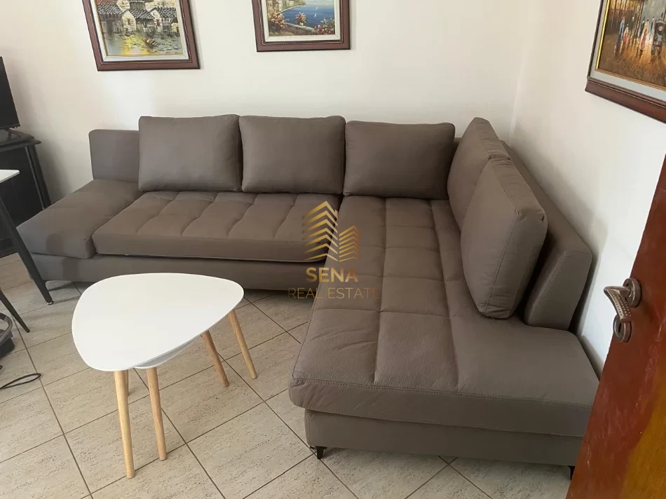 Tirane, jepet me qera apartament 1+1 Kati 3, 51 m² 380 € (Ali Demi)