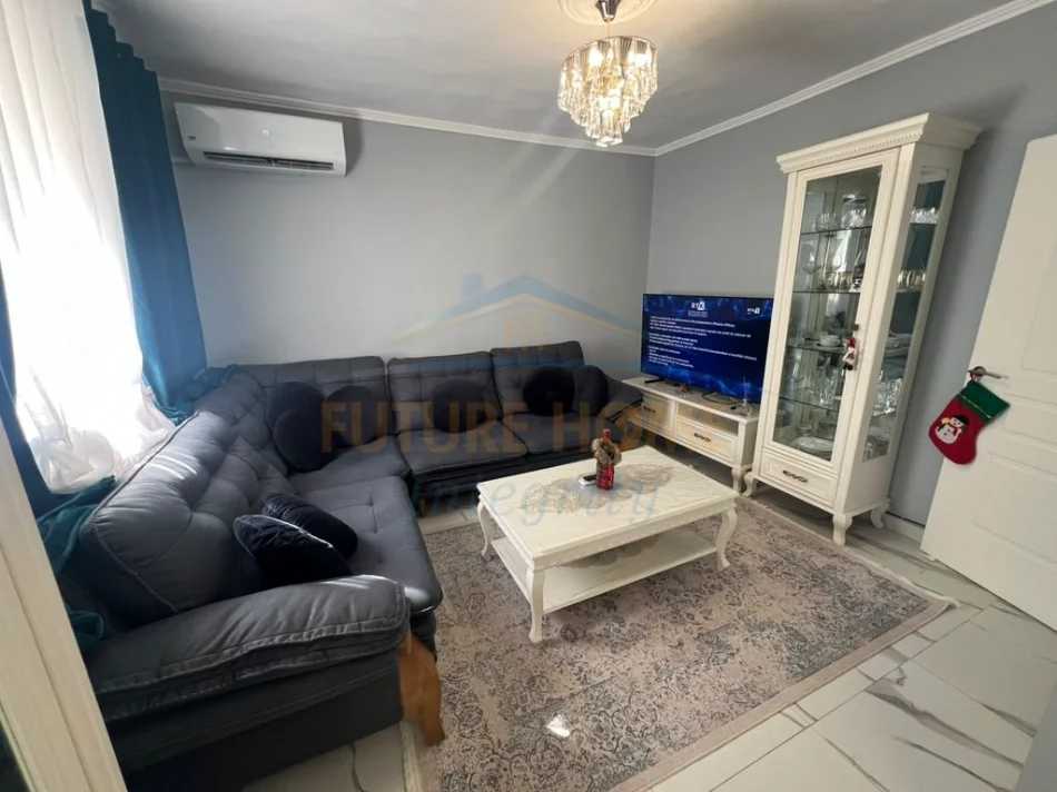 Tirane, jepet me qera apartament 1+1 Kati 3, 51 m² (Shkolla e Baletin, pranë Minibashkisë.)