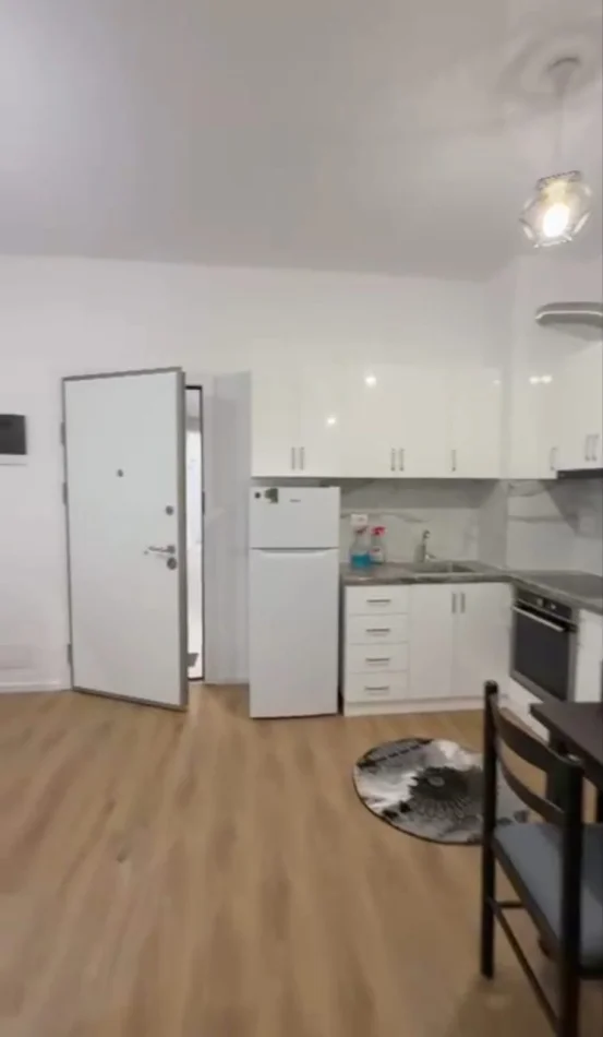 Tirane, jepet me qera apartament 1+1 Kati 3, 55 m² 380 € (Ali Demi)