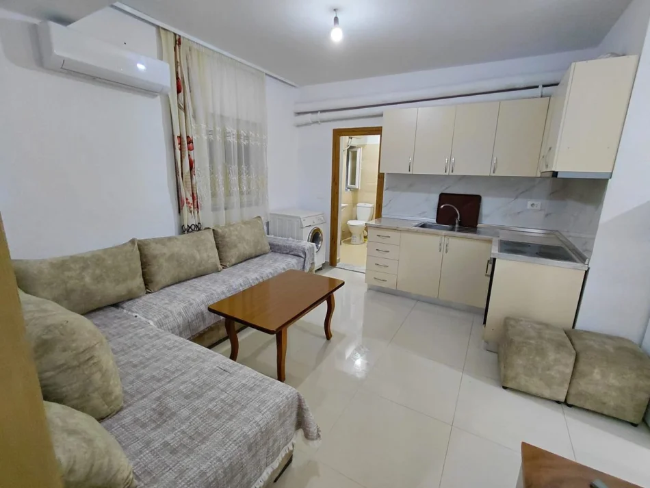 Tirane, jepet me qera apartament 1+1 Kati 3, 55 m² 380 € (Rruga 5 Maji)