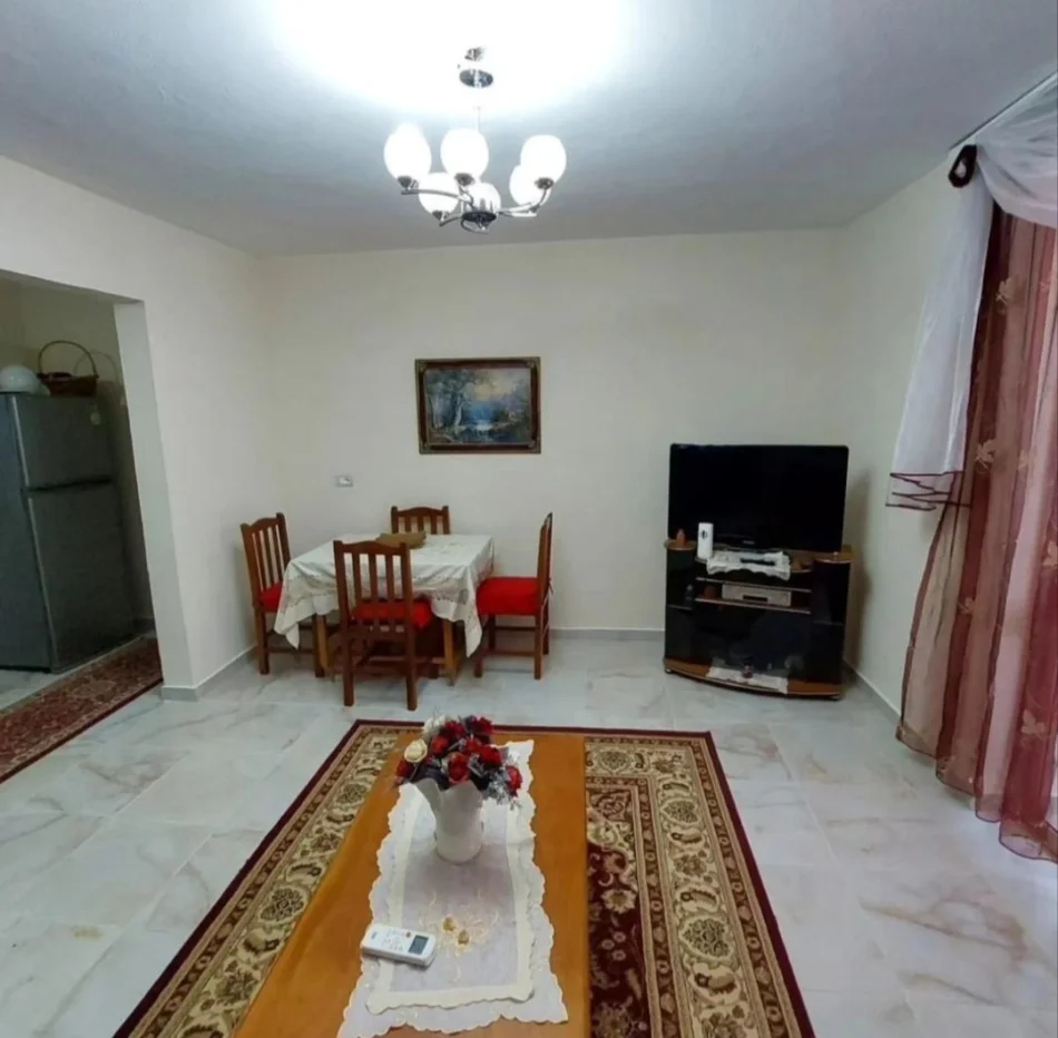 Tirane, jepet me qera apartament 1+1 Kati 3, 55 m² 400 € (QSUT)