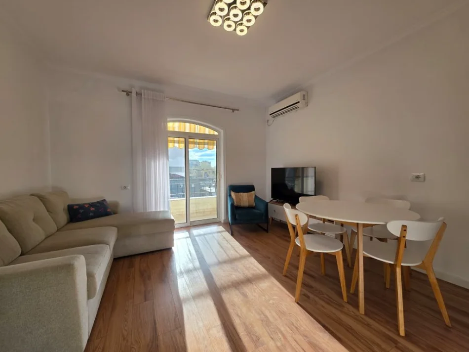 Tirane, jepet me qera apartament 1+1 Kati 3, 59 m² 550 € (Rruga Siri Kodra)