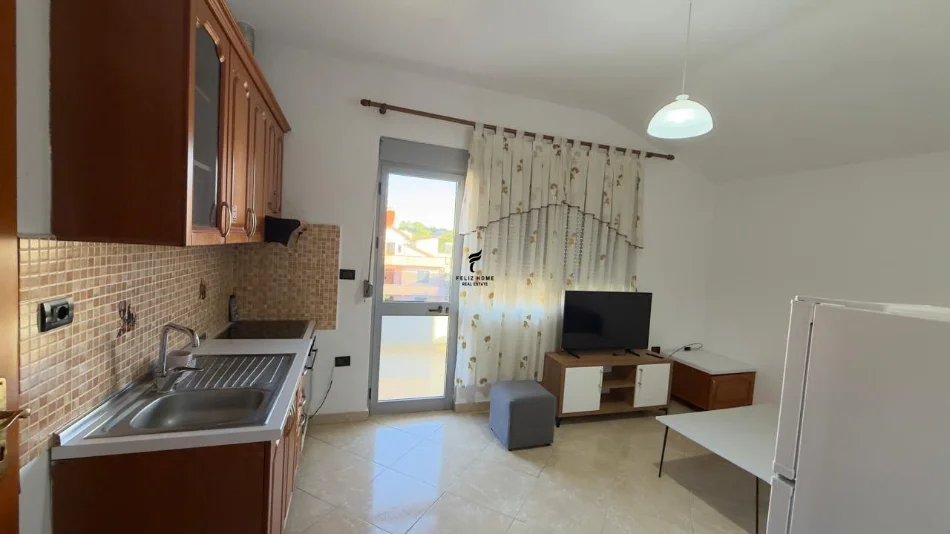 Tirane, jepet me qera apartament 1+1 Kati 3, 60 m² 400 € (5 MAJI)