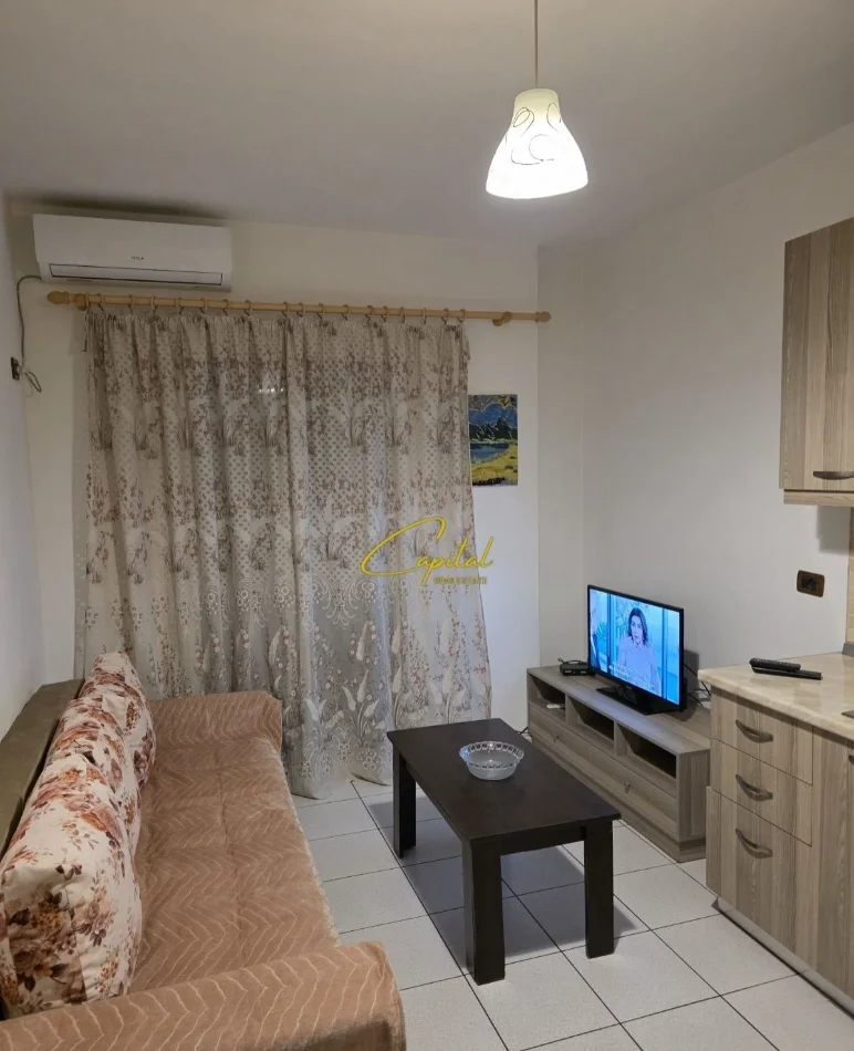 Tirane, jepet me qera apartament 1+1 Kati 3, 60 m² 400 € (XHAMLLIKU)