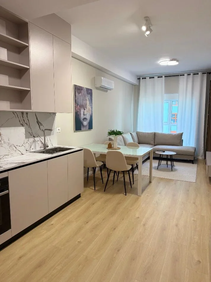 Tirane, jepet me qera apartament 1+1 Kati 3, 60 m² 450 € (ALI DEMI)