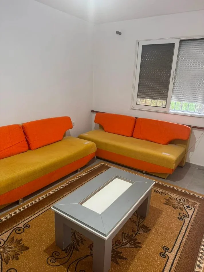 Tirane, jepet me qera apartament 1+1 Kati 3, 60 m² 500 € (KMY LAPRAK)