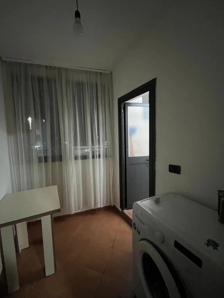 Tirane, jepet me qera apartament 1+1 Kati 3, 60 m² 500 € (Rruga Haxhi Hysen Dalliu)