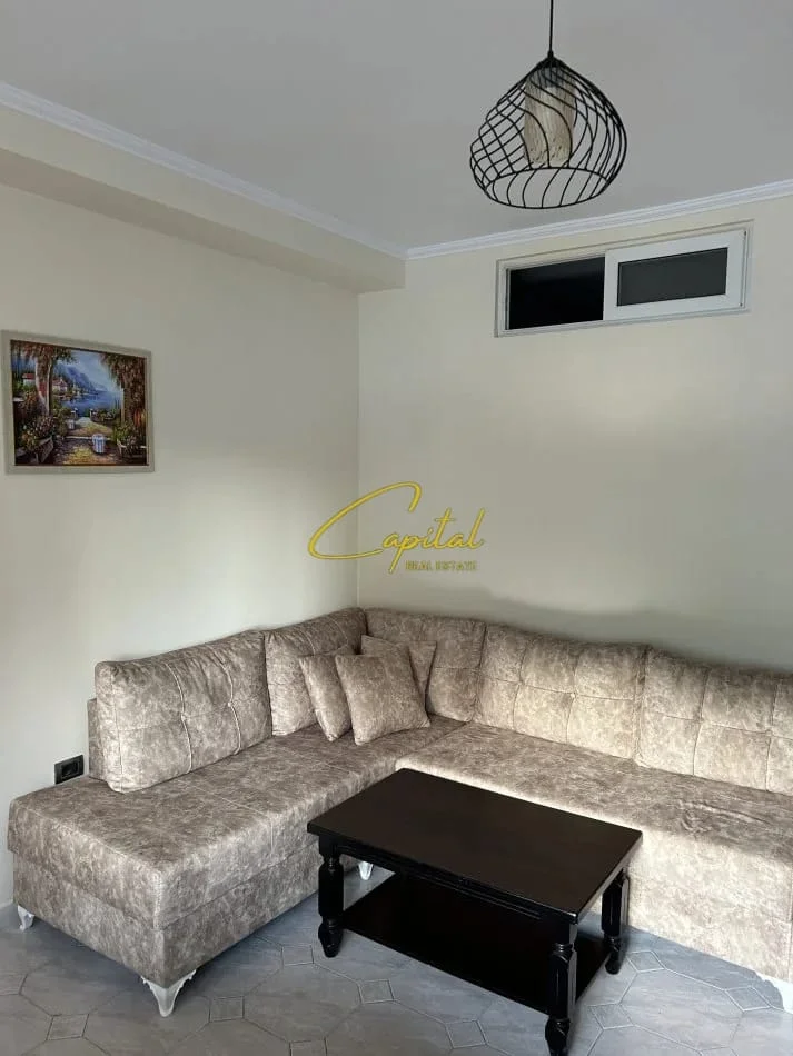Tirane, jepet me qera apartament 1+1 Kati 3, 60 m² 500 € (SHESHI WILLSON)