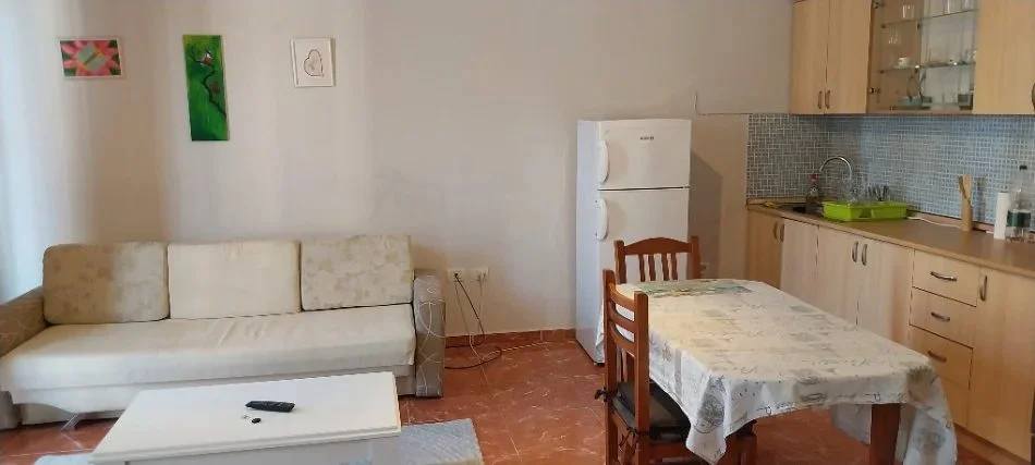 Tirane, jepet me qera apartament 1+1 Kati 3, 60 m² 520 € (Prane Ambasades Amerikane)