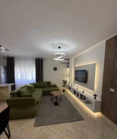 Tirane, jepet me qera apartament 1+1 Kati 3, 62 m² 800 € (Liqeni i Thatë)