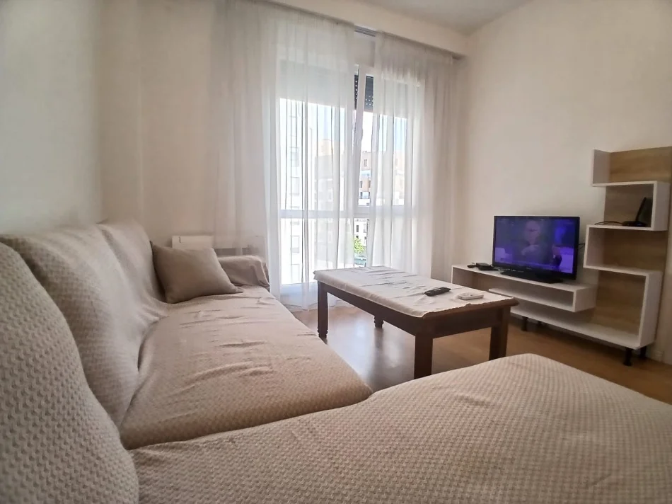 Tirane, jepet me qera apartament 1+1 Kati 3, 64 m² 550 € (Don Bosko)