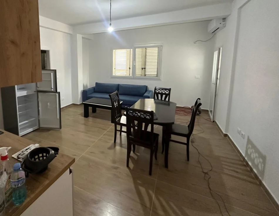 Tirane, jepet me qera apartament 1+1 Kati 3, 65 m² 300 € (Rruga Sejdi Avdia)