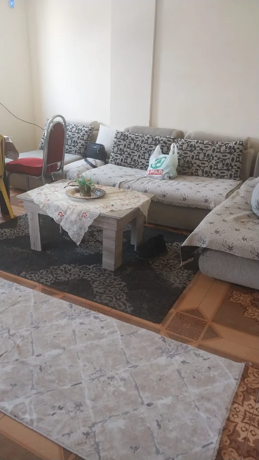 Tirane, jepet me qera apartament 1+1 Kati 3, 65 m² 320 € (Porcelan, pranë Universitetit UET)