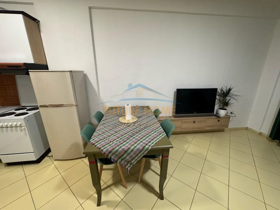 Tirane, jepet me qera apartament 1+1 Kati 3, 65 m² 350 € (CASA ITALIA)