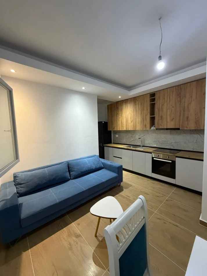 Tirane, jepet me qera apartament 1+1 Kati 3, 65 m² 350 € (Çollak)