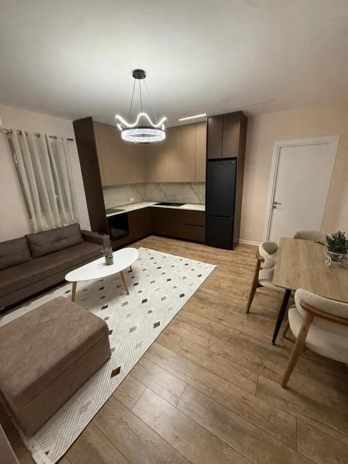 Tirane, jepet me qera apartament 1+1 Kati 3, 65 m² 400 € (Farkë)