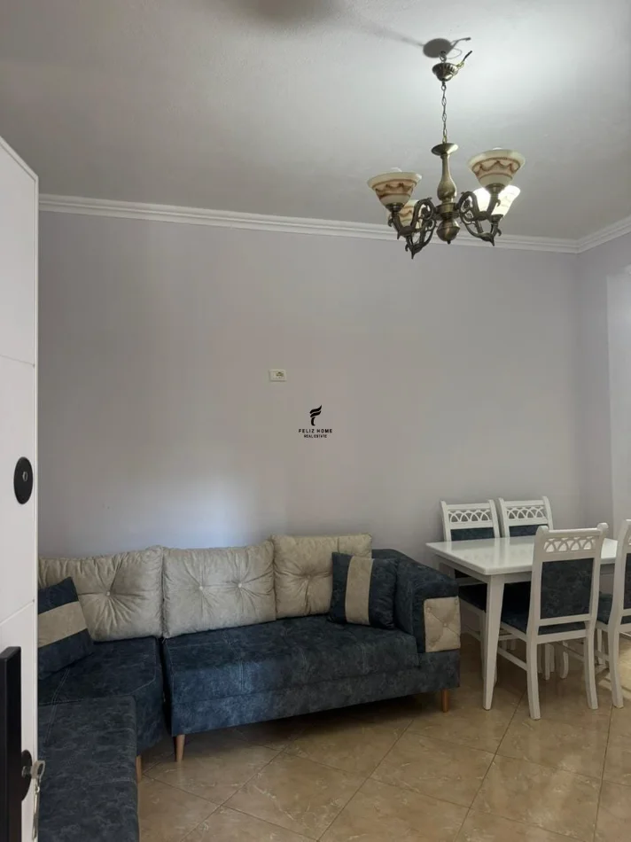 Tirane, jepet me qera apartament 1+1 Kati 3, 65 m² 400 € (PORCELAN)