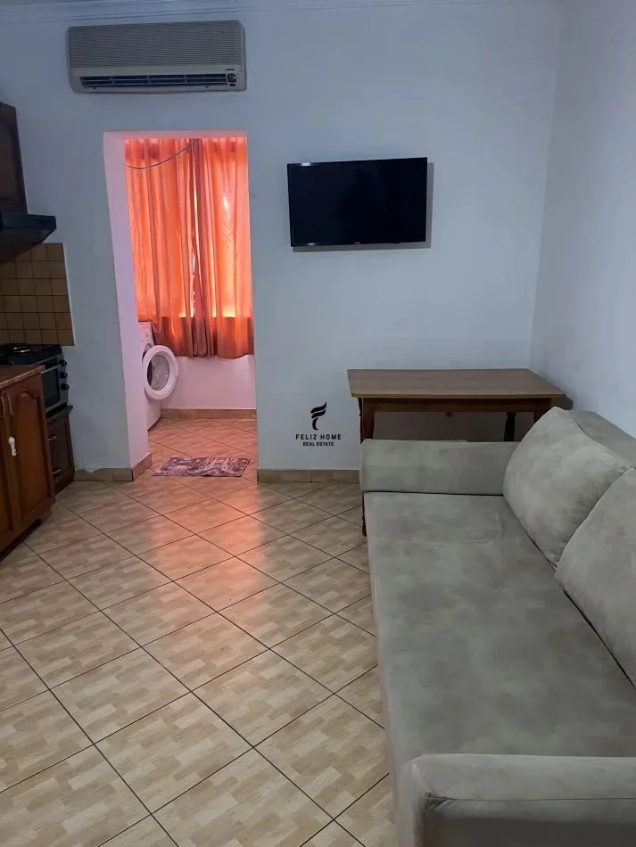 Tirane, jepet me qera apartament 1+1 Kati 3, 65 m² 40 € (XHAMLLIKU)