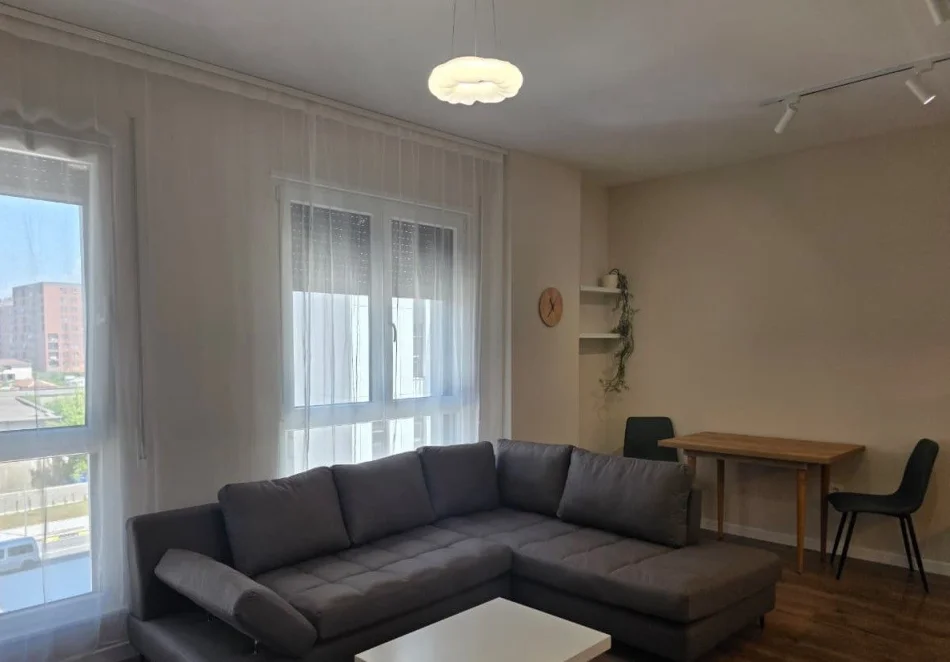 Tirane, jepet me qera apartament 1+1 Kati 3, 65 m² 480 € (Rruga 5 Maji)