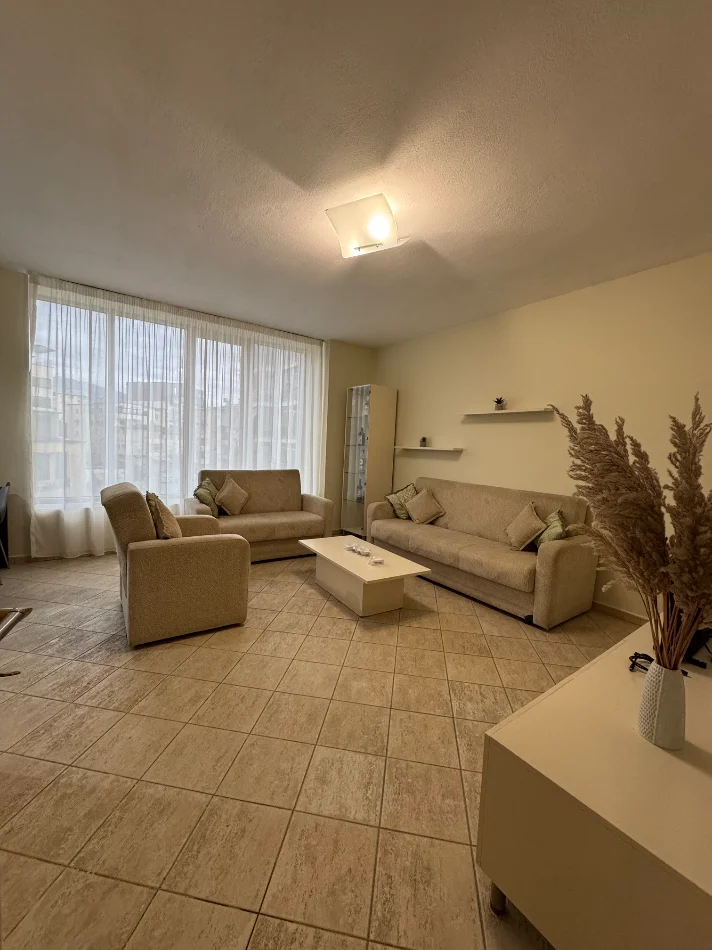 Tirane, jepet me qera apartament 1+1 Kati 3, 65 m² 50000leke (Rruga petro nini luarasa)
