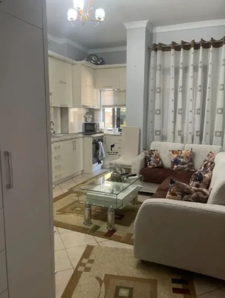 Tirane, jepet me qera apartament 1+1 Kati 3, 65 m² 500 € (21 DHJETORI)