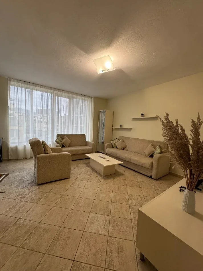 Tirane, jepet me qera apartament 1+1 Kati 3, 65 m² 500 € (Ish Tregu Elektik)