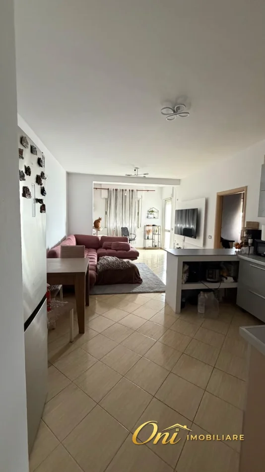 Tirane, jepet me qera apartament 1+1 Kati 3, 65 m² 550 € (KODRA E DIELLIT)