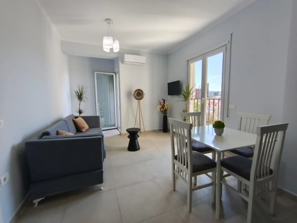 Tirane, jepet me qera apartament 1+1 Kati 3, 65 m² 650 € (QSUT)