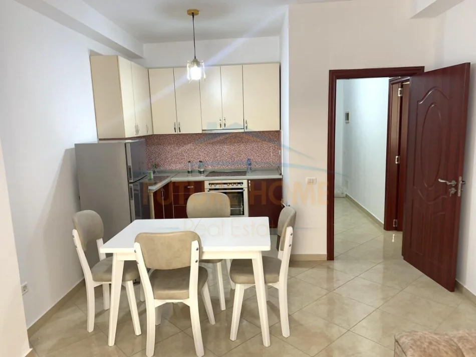 Tirane, jepet me qera apartament 1+1 Kati 3, 66 m² 450 € (Unaza e re)