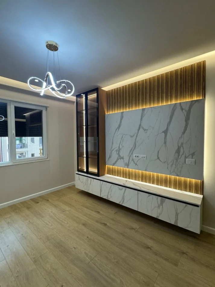 Tirane, jepet me qera apartament 1+1 Kati 3, 66 m² 650 € (Laprake)