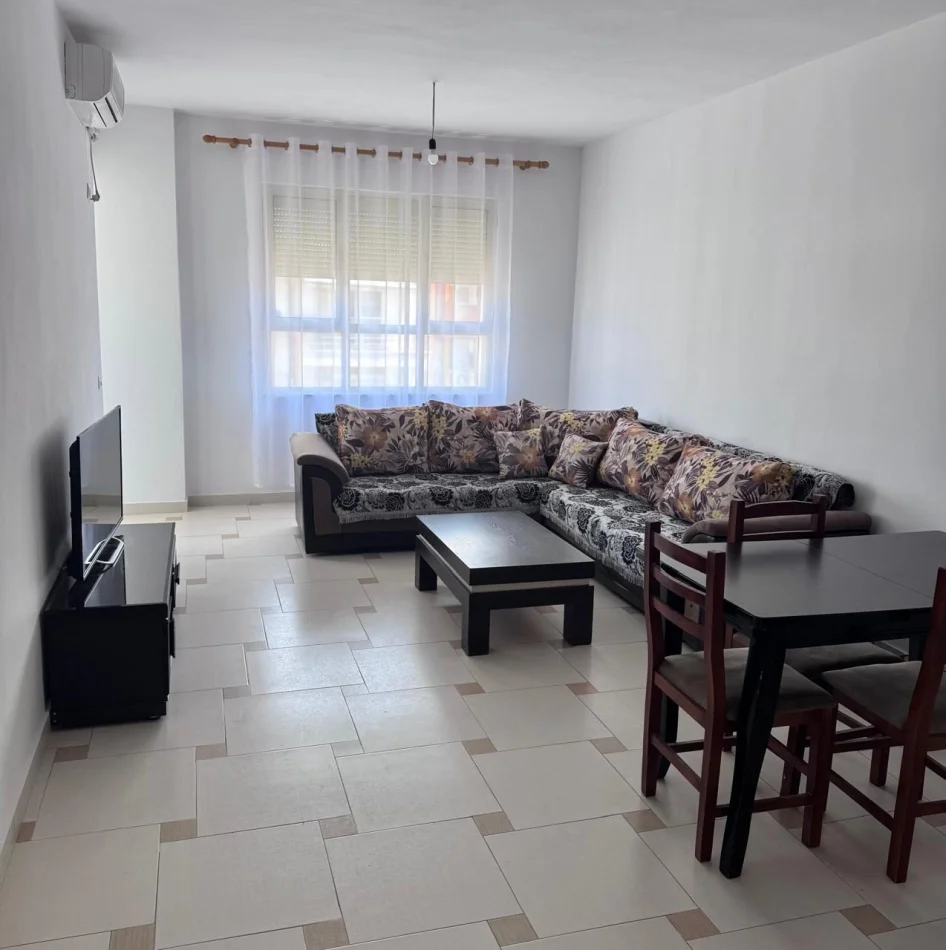Tirane, jepet me qera apartament 1+1 Kati 3, 67 m² 470 € (Yzberisht)