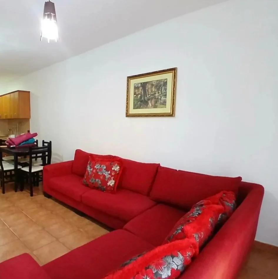 Tirane, jepet me qera apartament 1+1 Kati 3, 68 m² 500 € (Rruga Vllazën Huta)