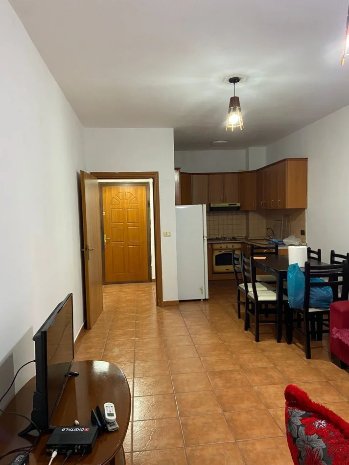 Tirane, jepet me qera apartament 1+1 Kati 3, 68 m² 550 € (Rruga Rifat Bodinaku)