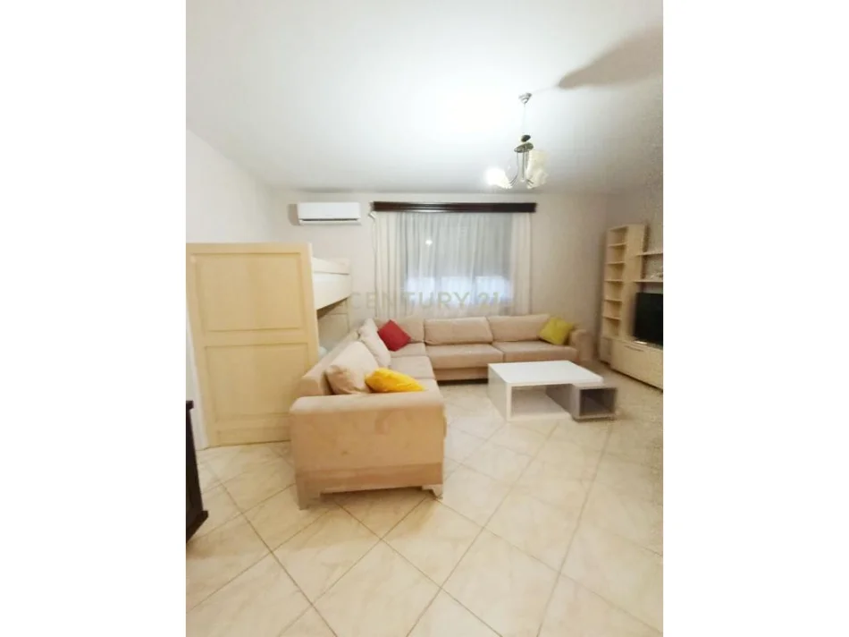Tirane, jepet me qera apartament 1+1 Kati 3, 68 m² 700 € (rruga e kavajes rruga karo karafili 2 min nga qendra)