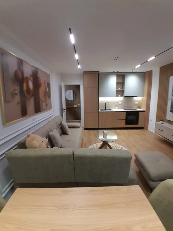 Tirane, jepet me qera apartament 1+1 Kati 3, 70 m² (21 Dhjetori)