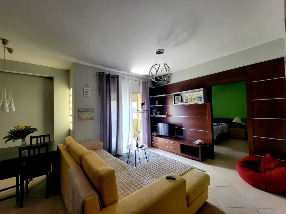 Tirane, jepet me qera apartament 1+1 Kati 3, 70 m² 450 € (ALI DEMI)